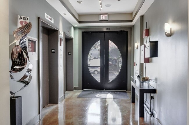 Photo - Awesome 1BE/1BA Condo in the heart of West End!