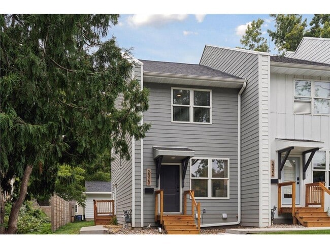 Photo - 2320 Priscilla St