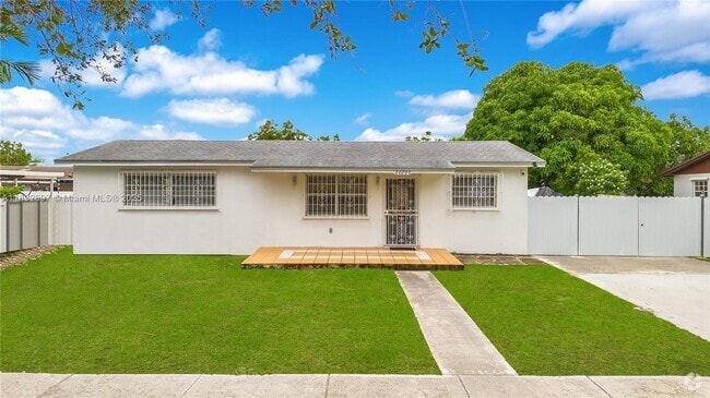 Building Photo - 20200 SW 117th Ave Unit C Rental