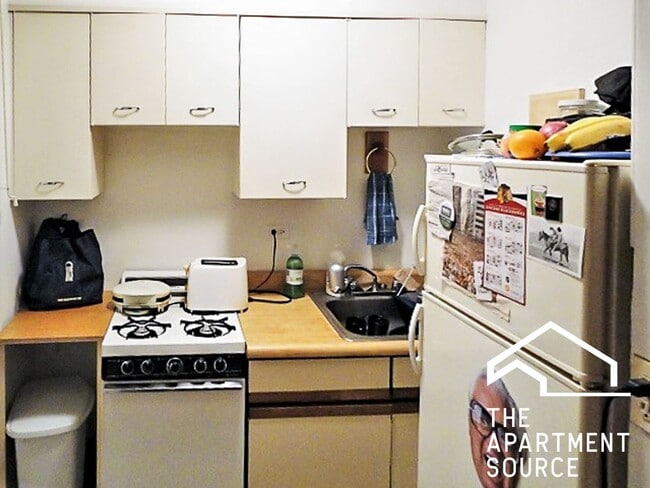 Building Photo - 514 W Cornelia Ave Unit 204