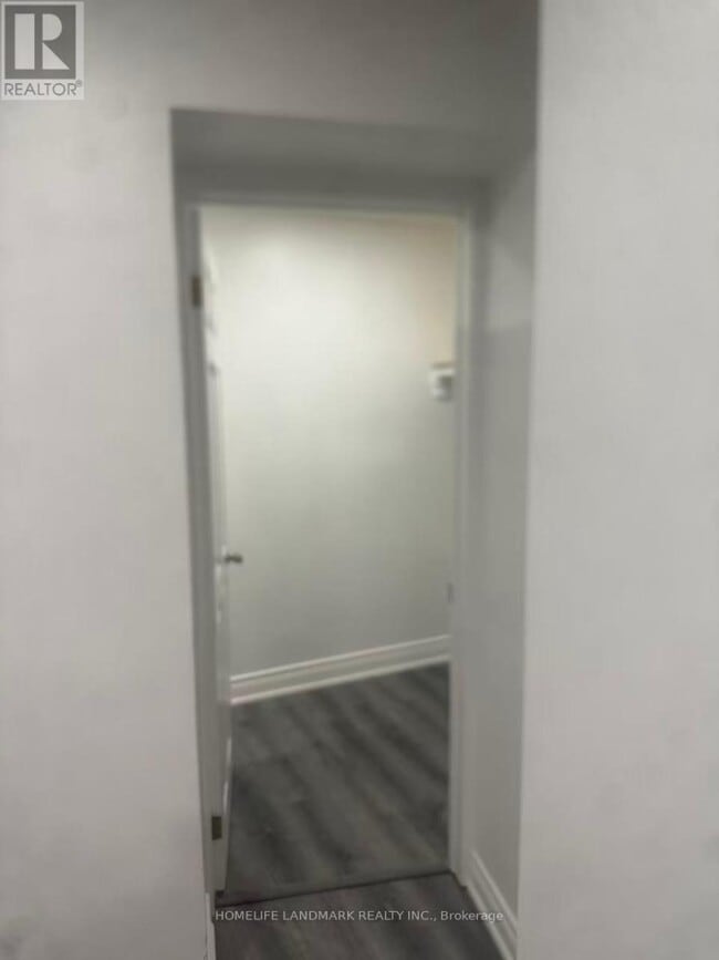 Photo - 92 King St W