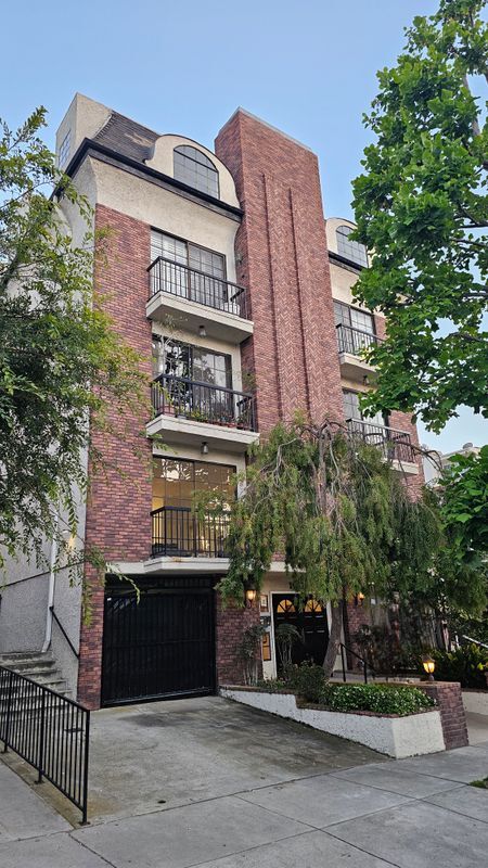 Photo - 10620 Eastborne Ave Unidad 202