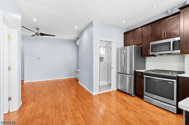 307 Henry St Unit 2