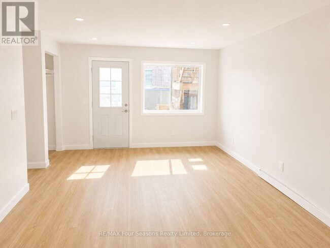 Photo - 7708 Poplar Sideroad Unit 1