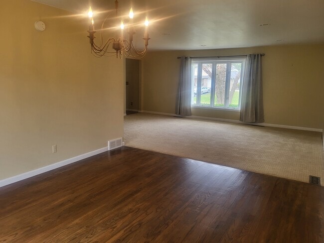 Photo - 520 Meadowbrook Dr