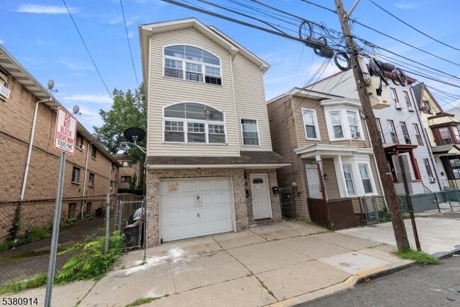 Photo - 110 16th Ave