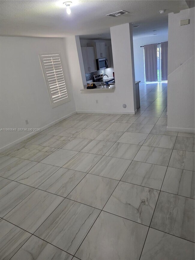 Photo - 600 NE 4th Ter