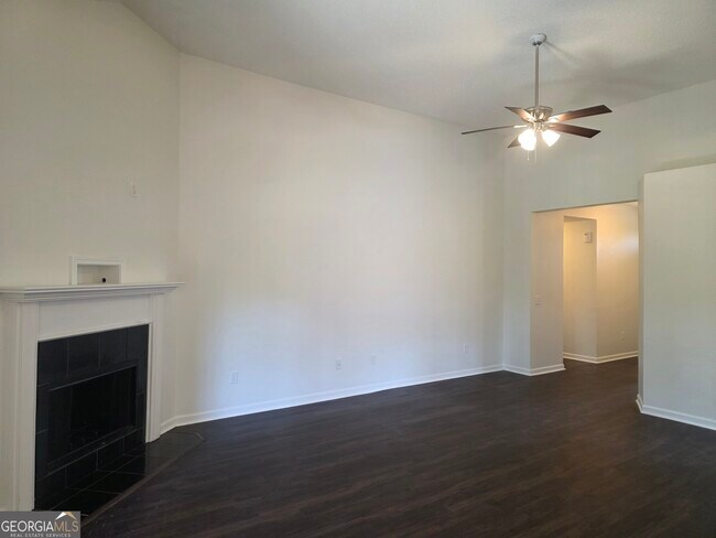 Photo - 434 Roberts Way