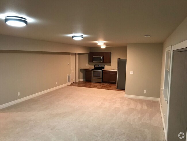 Building Photo - Daylight basement - desirable neighborhood Rental