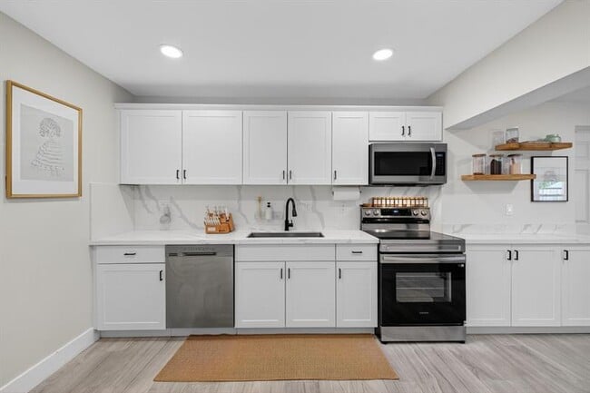 Building Photo - 110 NE 48th St Rental
