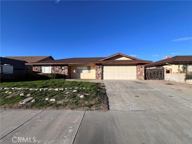 Building Photo - 43052 Charlton Ave