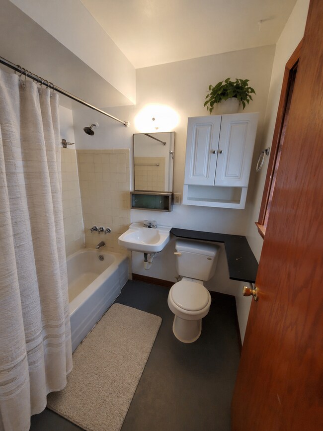 Photo - 405 Kirkwood Ave. (5 Unit)