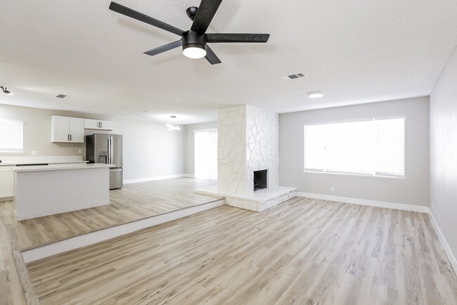 Photo - 205 Steeler Dr