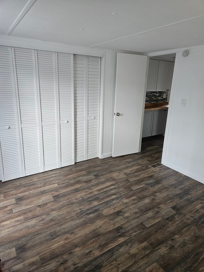 Newly Redone Bedroom - 4221 Norcrest Ln