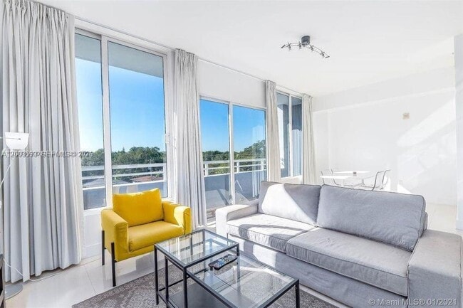 Building Photo - 3250 Grand Ave Unit 407