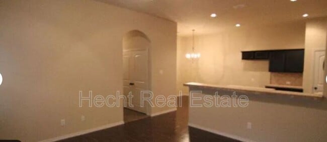 Photo - 526 Creekside Cir