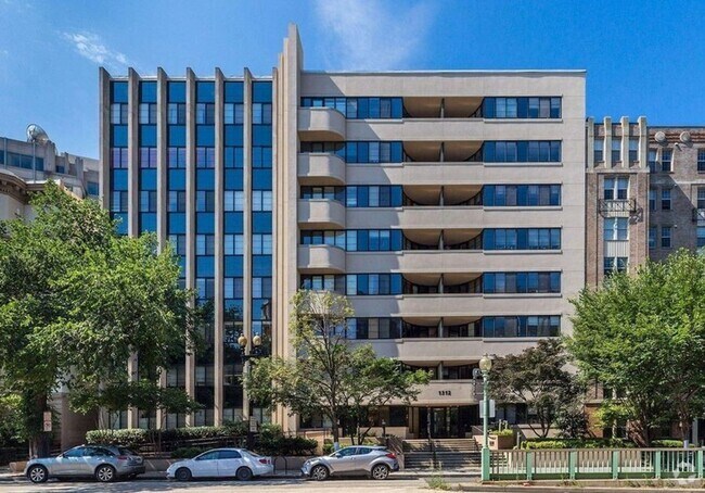 Building Photo - Fantastic 1 Bedroom with Den/Office/Additi... Unit 804 Rental
