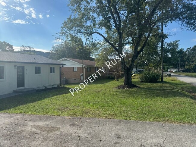 Photo - 824 Clift St