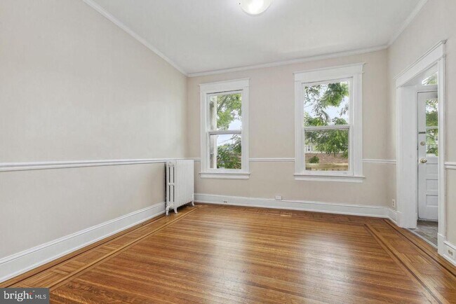 Photo - 2237 Hall Pl NW