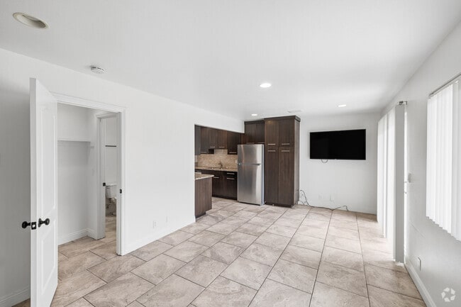 2BR, 2BA - 1,100SF - Living Room