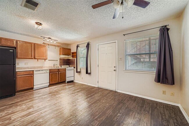 Photo - 4405 Avenue A Unit 8