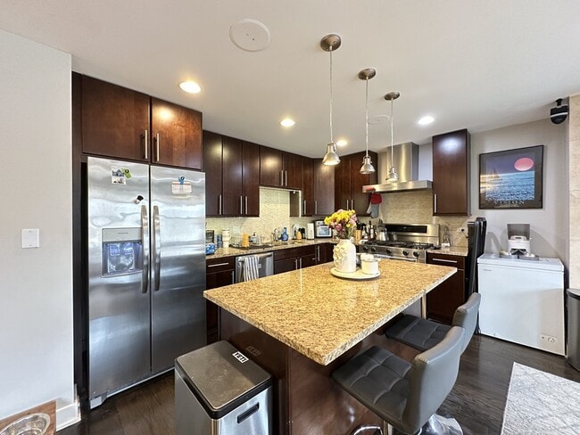 Photo - 907 N Damen Ave Unit 103