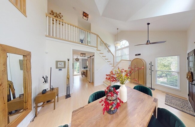 Photo - 2207 Periwinkle Ln