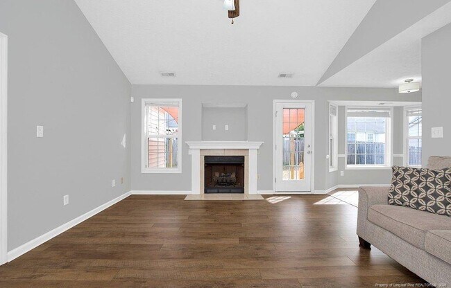 Photo - 1475 Avoncroft Dr