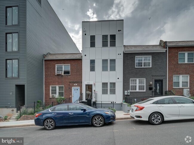 Building Photo - 1004 18th St NE Rental