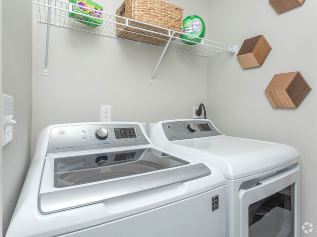 1BR, 1BA - 697 SF
