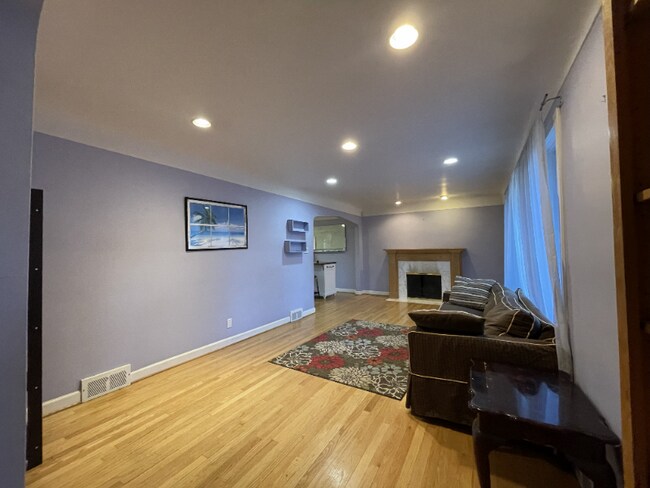 Photo - 2888 Colonial Way