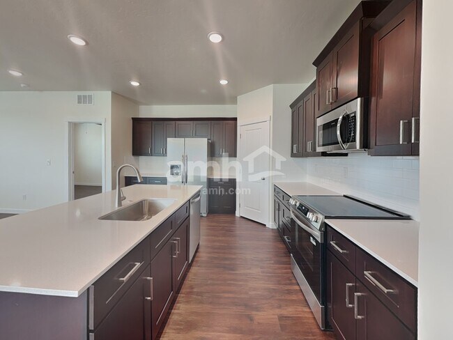 Photo - 1487 N Barkvine Ave