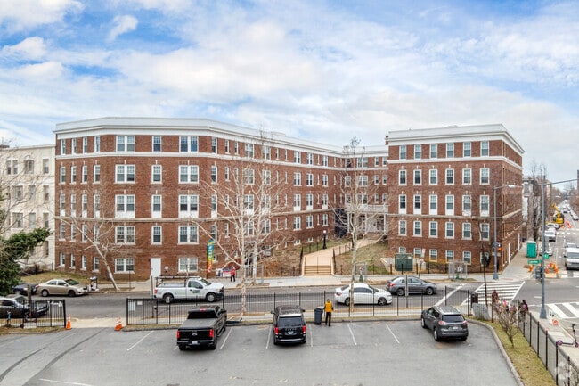 Maycroft Apartments - Maycroft Apartments