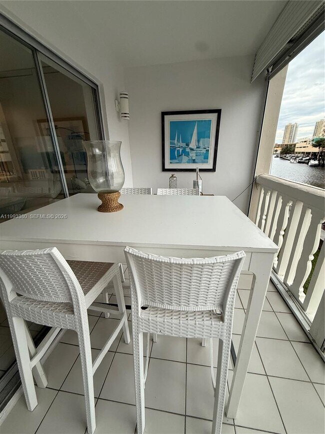 Photo - 440 Paradise Isle Blvd Unidad 205