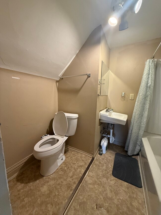 Photo - 114 S Blair St