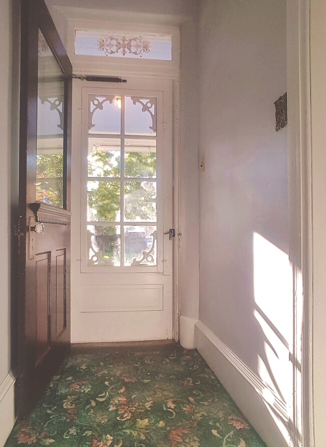 Flooded with natural light - 37A Maple Ave Unit Apt 37A