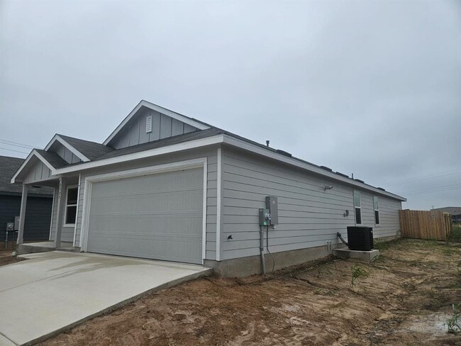 Photo - 2329 Silvercloud Dr