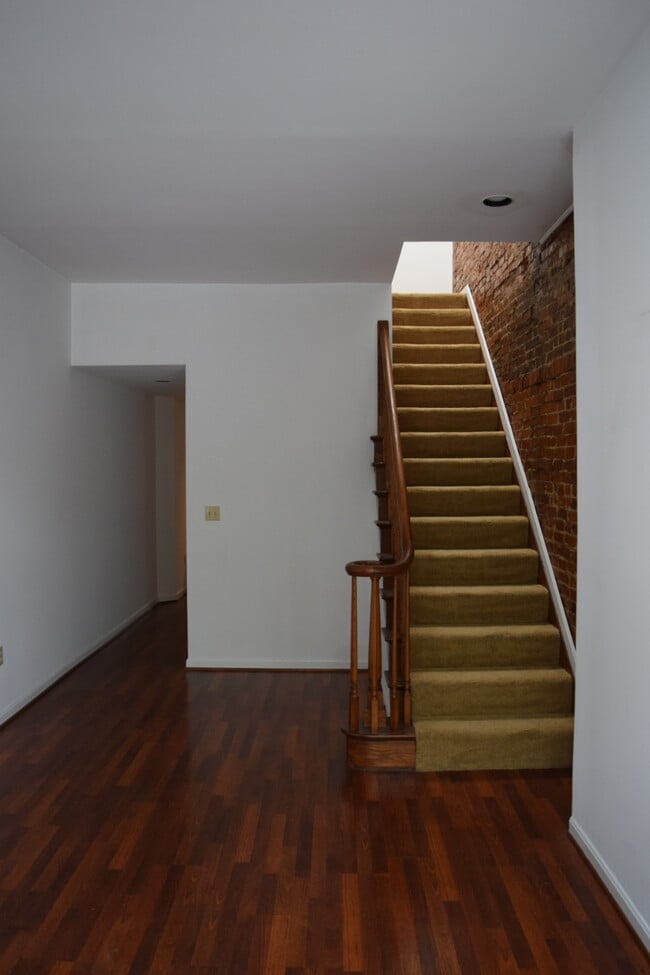Photo - 116 E 5th St