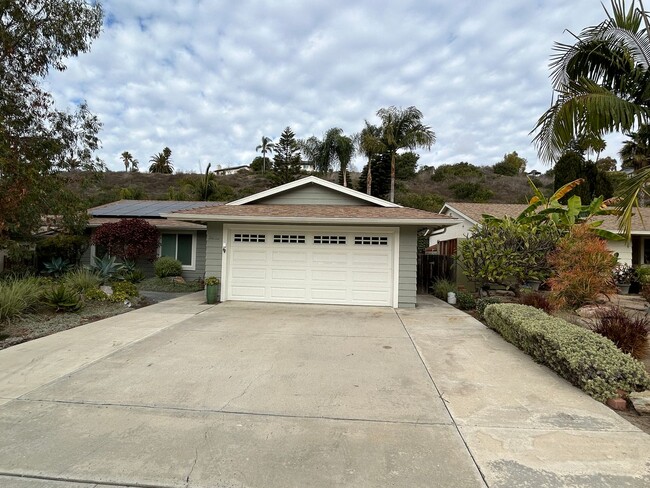 3 Bedroom Home In Oceanside with Sun Room - 3 Bedroom Home In Oceanside with Sun Room