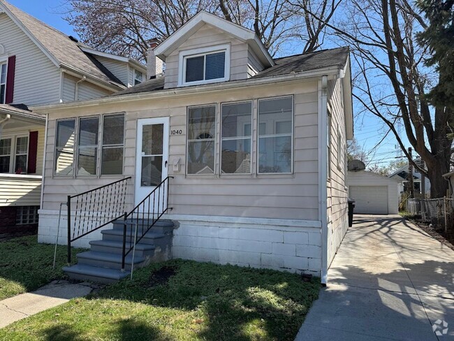 Building Photo - 3 bed 1 bath Ferndale bungalow Rental