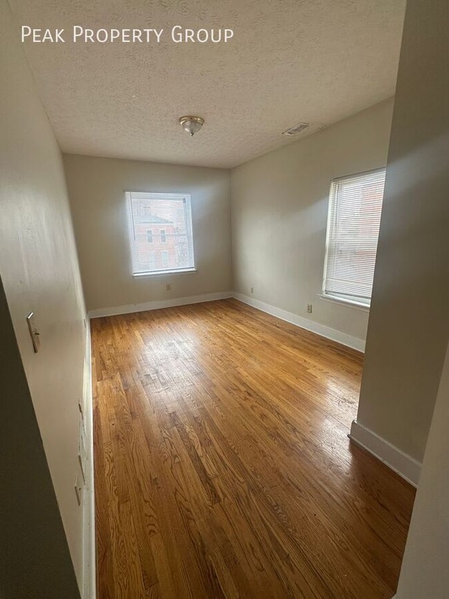 Photo - 1371 Summit St