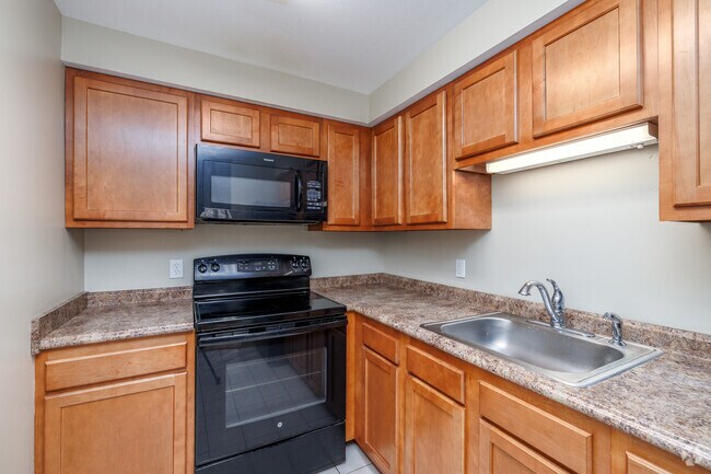 1BR, 1BA - 650SF - Kitchen