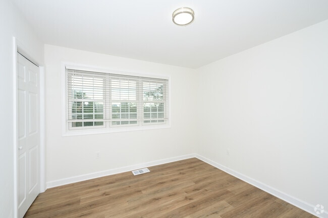 2BR, 2BA - 1,000SF - Bedroom 2