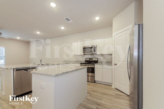 Photo - 607 Sophia Wy