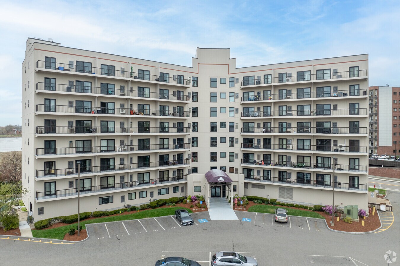 Building Exterior - Edgewater Place Condominiums