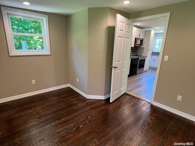 Photo - 253 E 17th St