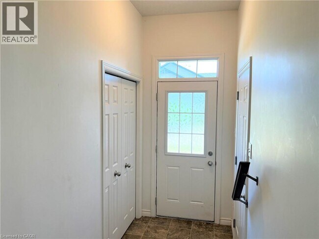Photo - 46 Renfrew St