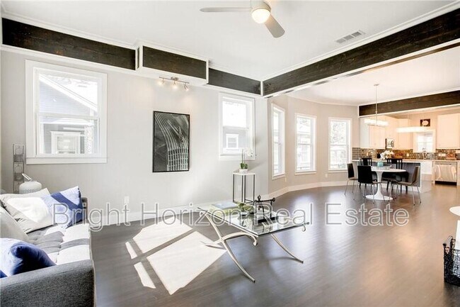 Photo - 1821 W 10th St