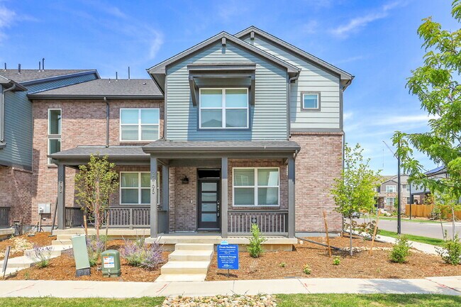 Building Photo - $2,650 - 3 Bed, 2.5 Bath Townhome in Auror...