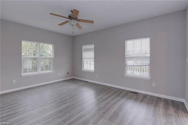 Photo - 843 W 51st St